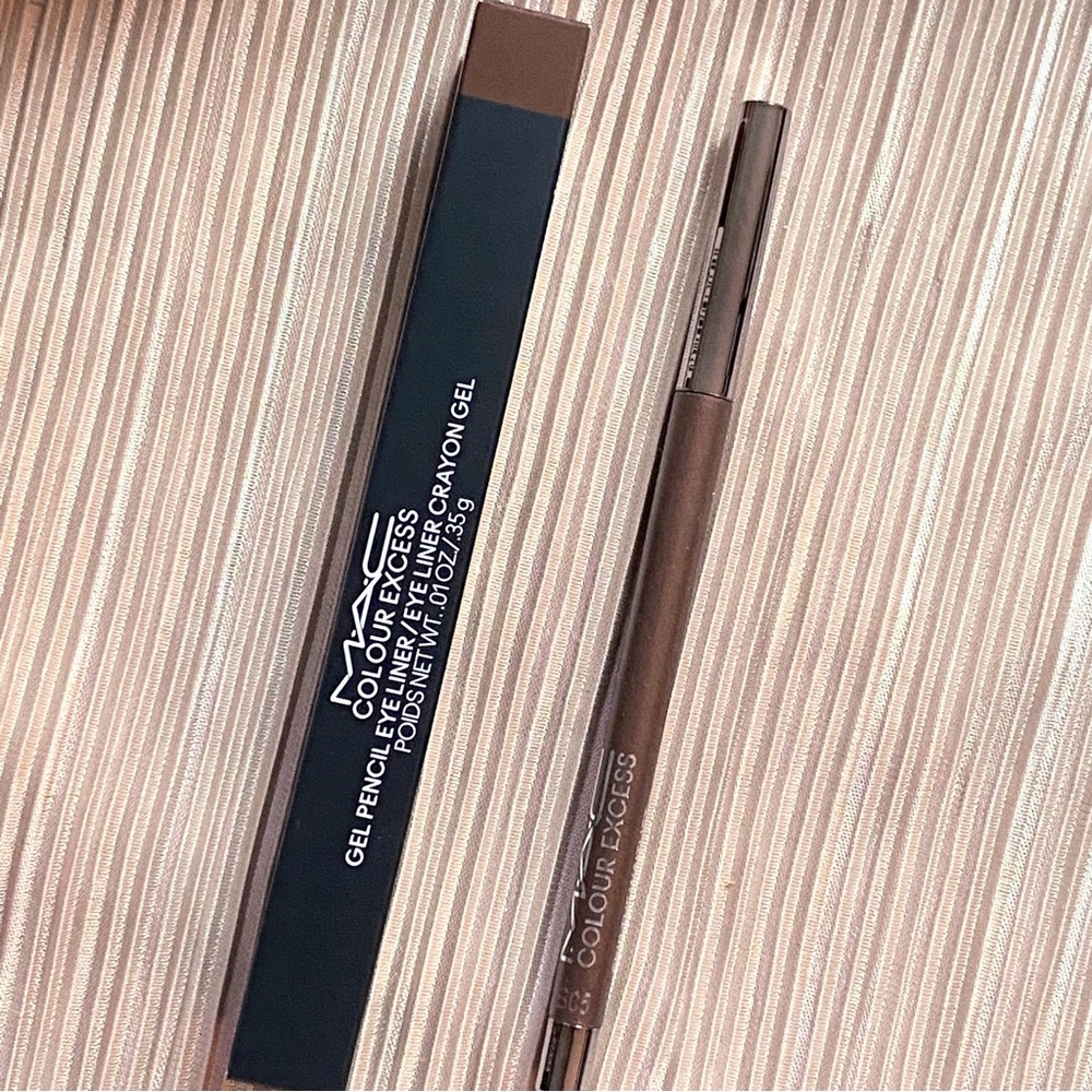 MAC Colour Excess Gel Pencil Eye Liner
shade SKIP THE WAITLIST full size
